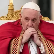 "El papa Francisco no está fuera de peligro", dijo uno de sus médicos