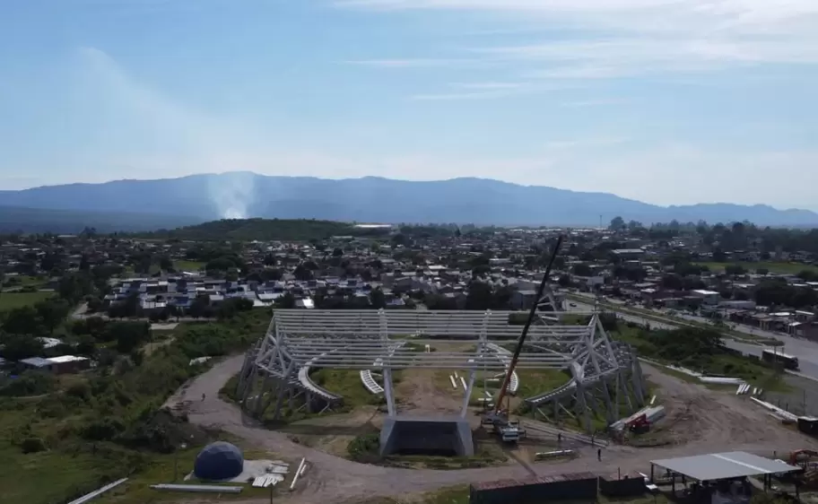 Ciudad Deportiva: avanza la instalaci�n de vigas para la cubierta del estadio