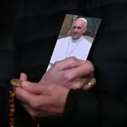 Proponen declarar feriado nacional el 21 de abril por la muerte de Francisco