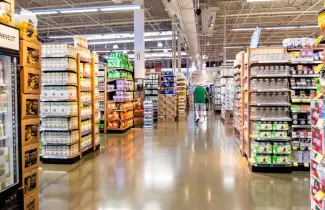 Las ventas en supermercados cayeron en diciembre y cerraron 2024 con una baja del 11%