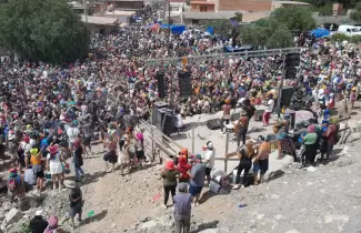 comparsa pocos pero locos- tilcara