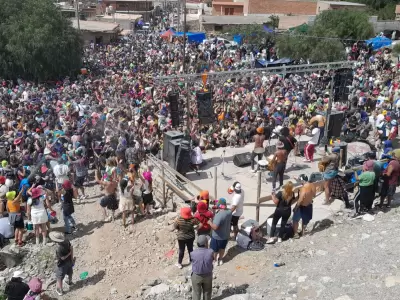 comparsa pocos pero locos- tilcara