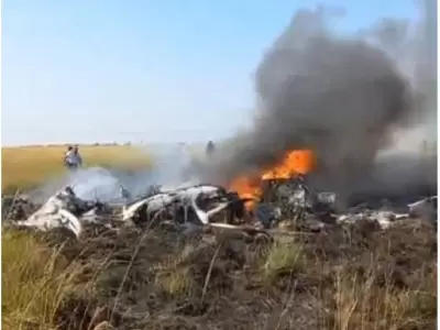 Un helic�ptero para combatir incendios aterriz� de emergencia y se prendi� fuego