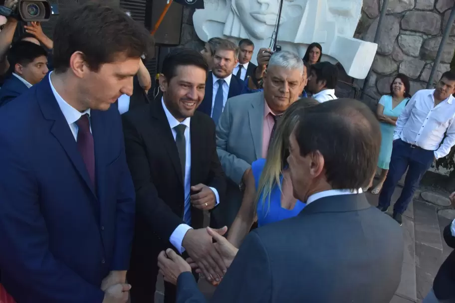 Carlos Sadir llegando a la Legislatura