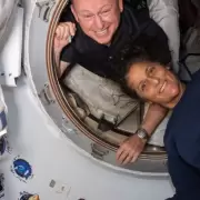 Los dos astronautas varados en el espacio volvieron en una misi�n de la NASA y Space X