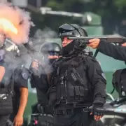 Un fiscal pidió investigar a la Policía por las agresiones a una jubilada y al fotógrafo Pablo Grillo