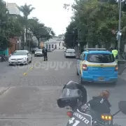 Una mujer no respet� la senda peatonal y fue embestida por una moto en pleno centro
