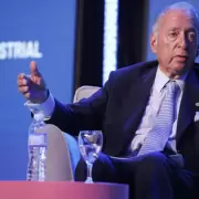 La UIA lanzó una dura advertencia tras el anuncio de Caputo por la baja de aranceles a la importación textil