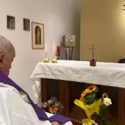 Difundieron la primera foto del papa Francisco tras más de un mes en el hospital