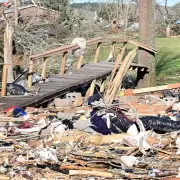 Feroz temporal en los Estados Unidos: ya son 39 los muertos por los tornados e incendios