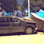 Ebrio al volante chocó y destruyó una gruta en Libertador: fue hospitalizado