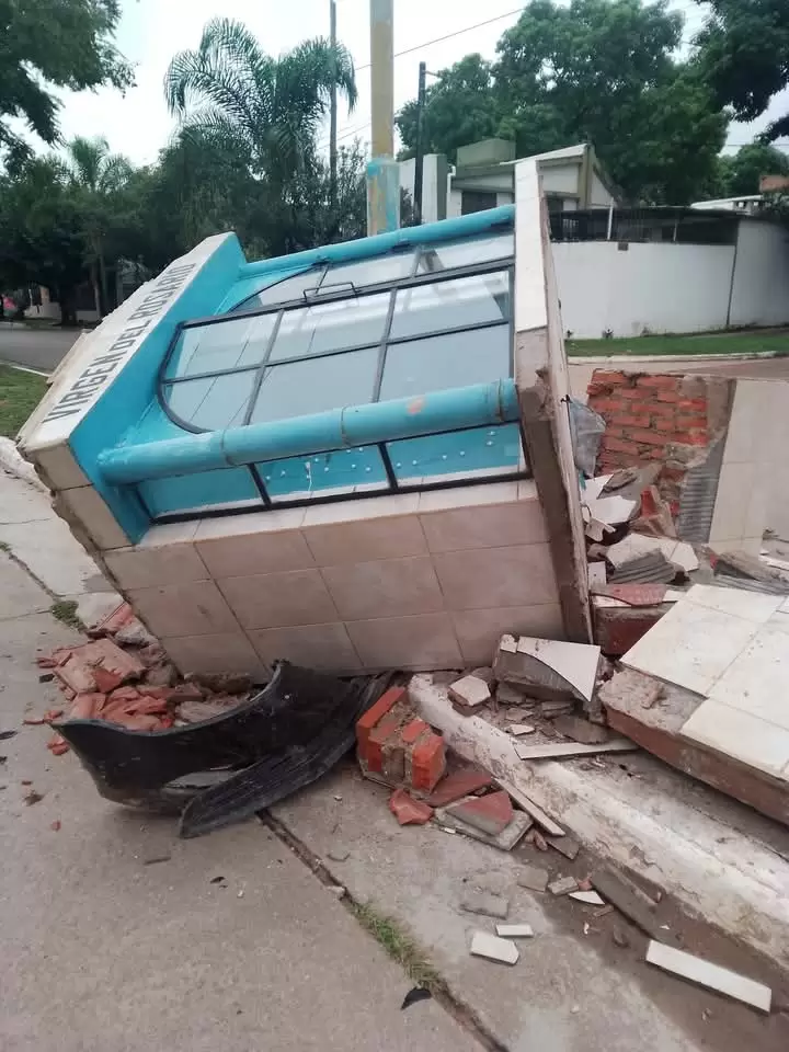 Así quedó la gruta tras el impacto del vehículo