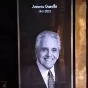 Una multitud se acercó al Teatro Maipo para despedir a Antonio Gasalla