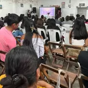 Con gran convocatoria, se dictó un taller de esmaltado de uñas y marketing en barrio Bajo Éxodo