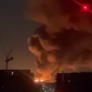 Cerró el aeropuerto más grande de Europa por un incendio: apagón masivo y desvío de vuelos