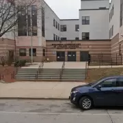 Un nene de 5 años fue obligado a vapear en el baño de la escuela por estudiantes más grandes