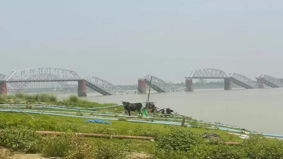 El Puente Ava cayó sobre el río Irrawaddy, en Mandalay. (Foto: X/@sentdefender)