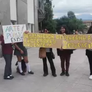 Reclamo en Educación: padres y alumnos del Polivalente de Artes se manifestaron por falta de docentes