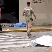 Tragedia en Buenos Aires: lo apu�alaron y se escap� en un auto, pero se desvaneci�, atropell� a una mujer y ambos murieron