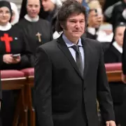 Milei define los detalles de su viaje a Roma y espera indicaciones del Vaticano sobre el funeral del papa