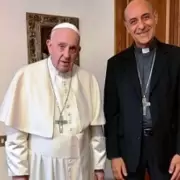 El cardenal argentino que acompañaba al papa Francisco contó cómo fueron sus últimos días
