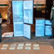 Simuló una mudanza y le incautaron más de 10 kilos de cocaína oculta en heladeras