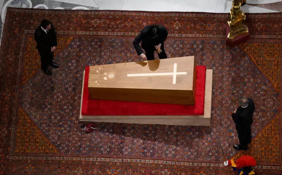 cajón cerrado papa francisco
