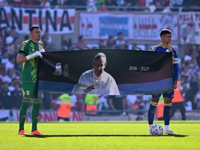 homenaje al papa en river vs boca