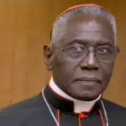 Robert Sarah, el cardenal ultraconservador que puede convertirse en el primer papa africano