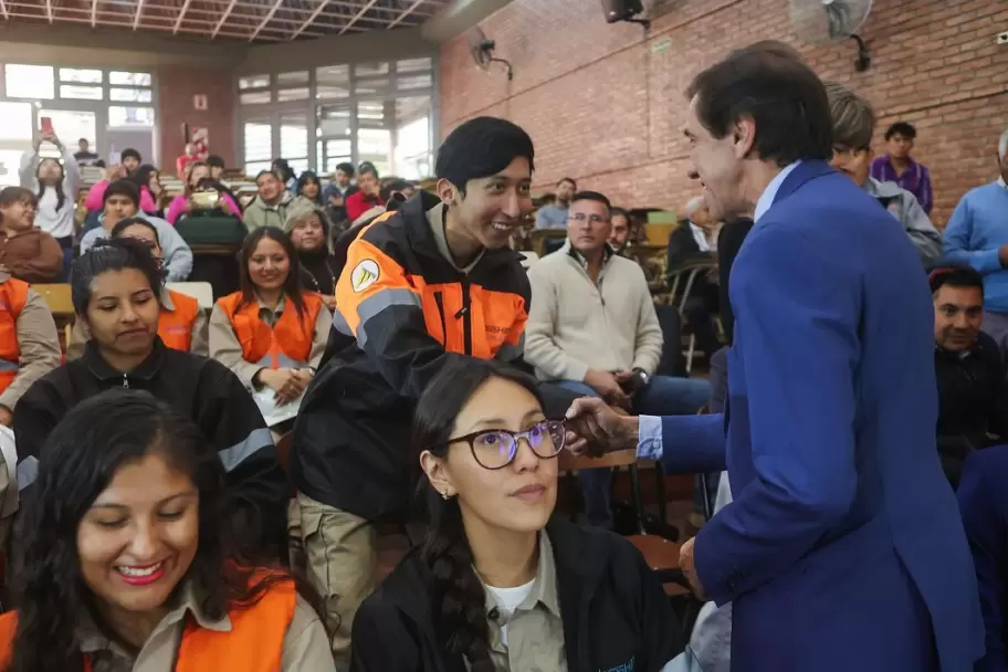 Sadir con estudiantes