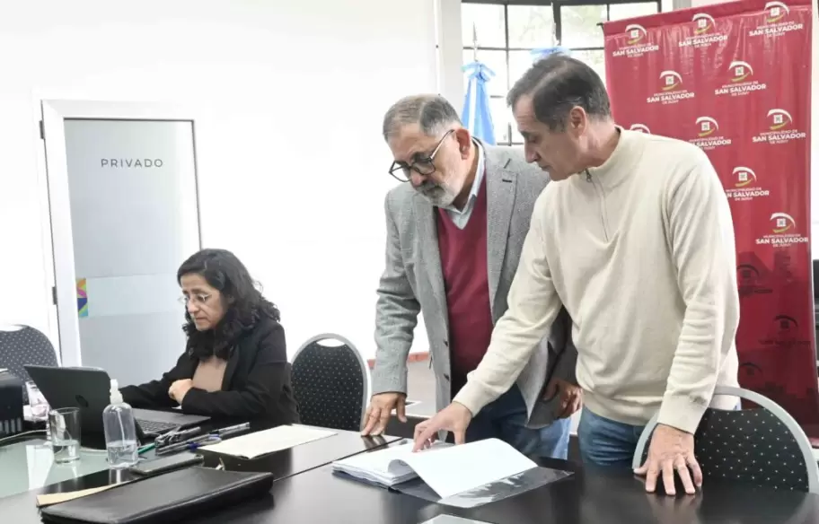 apertura-de-sobres-av-yuto-prensa-muni-jujuy1-1024x609