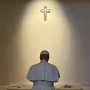 El papa León XIV visitó la tumba de Francisco en la Basílica Santa María la Mayor