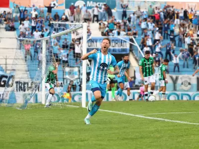 Men�ndez celebra su primer gol