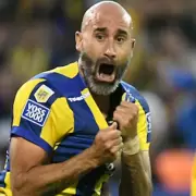 Rosario Central, el mejor de la fase regular, derrot� a Estudiantes sobre el final y avanz� a cuartos