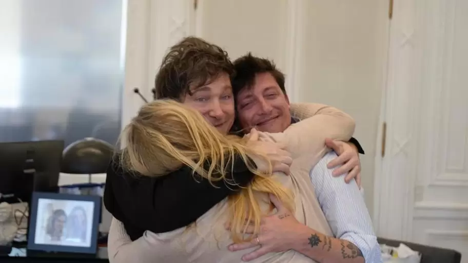 Santiago Caputo, Javier Milei y Karina Milei