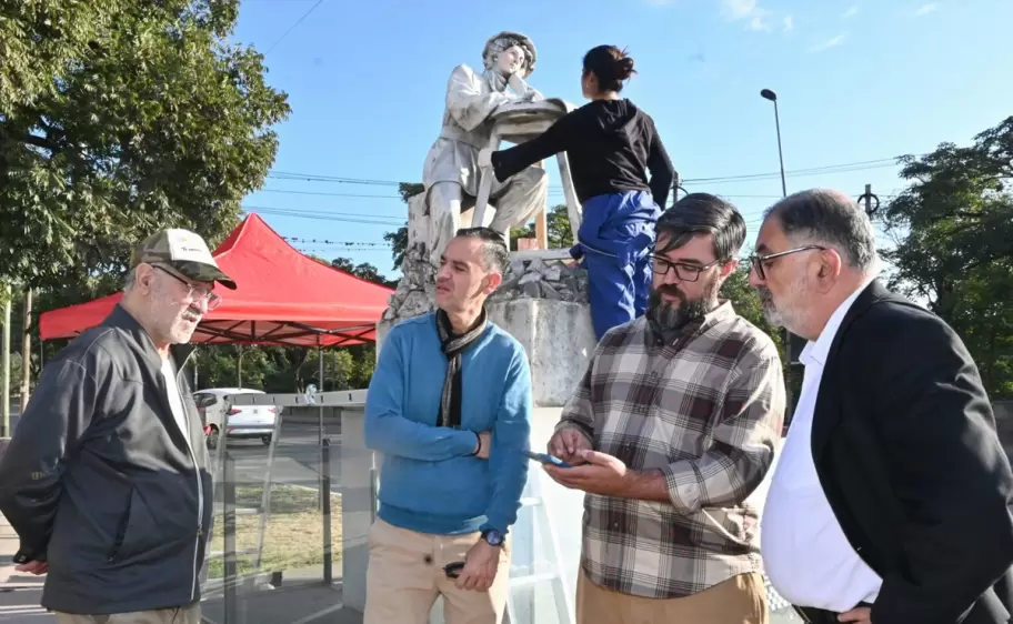 escultura lola mora