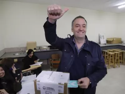 adorni votando