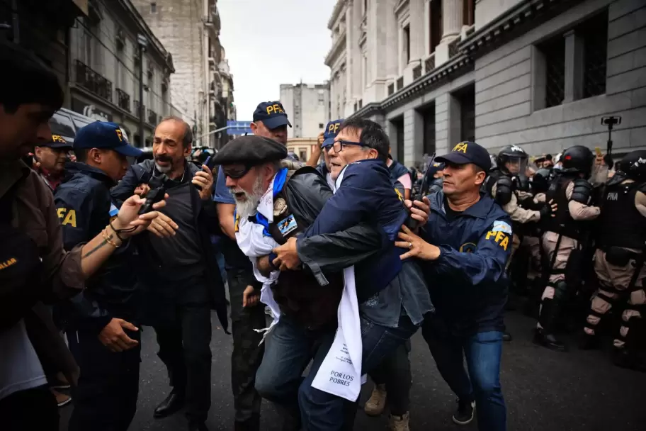 represión jubilados