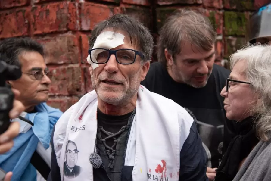 El padre Francisco “Paco” Olveira fue uno de los participantes de la protesta y protagonizó una refriega con efectivos de fuerzas de seguridad