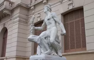 escultura Lola Mora
