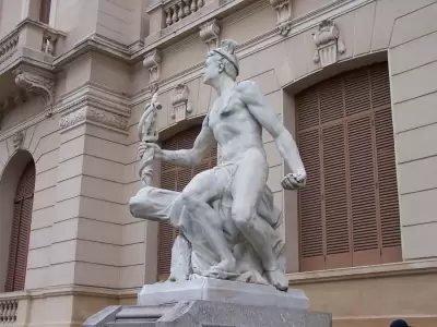 escultura Lola Mora
