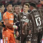 El pol�mico arbitraje de Yael Falc�n P�rez: de las rojas obviadas al lateral previo al penal para el empate de River ante Platense