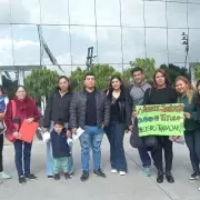 Egresados de distintos IES de Jujuy reclaman por demoras en la entrega de títulos