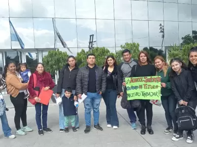 egresados del IES piden sus t�tulos