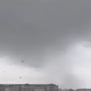 Un tornado causó fuertes destrozos en Chile: arrasó con casas y autos, y hay personas heridas