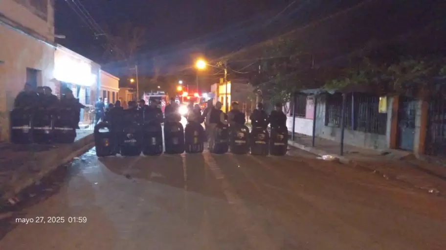 cordón policial en la casa de uno de los acusados