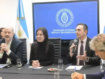 los ministros Sturzenegger y Pettovello y el secretario de trabajo, Julio Cordero