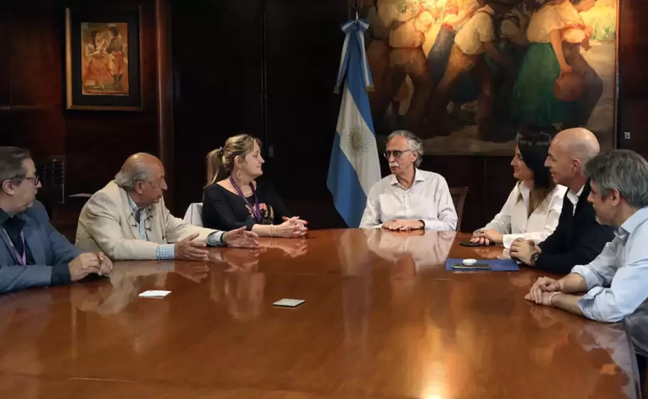 El paro del Garrahan se suma a la huelga de residentes que reclaman condiciones dignas y recomposición salarial