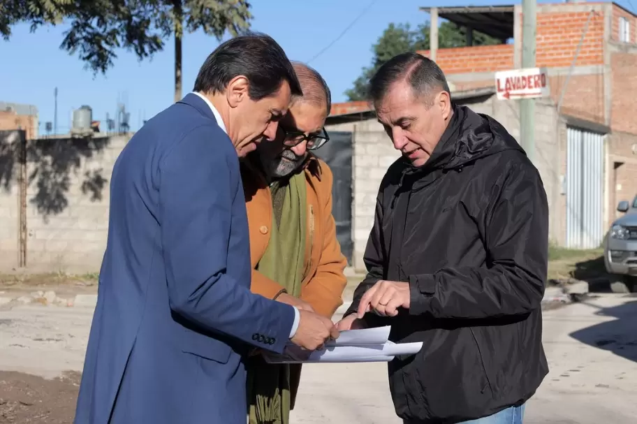 Sadir recorri� obra de pavimentaci�n en Alto Comedero