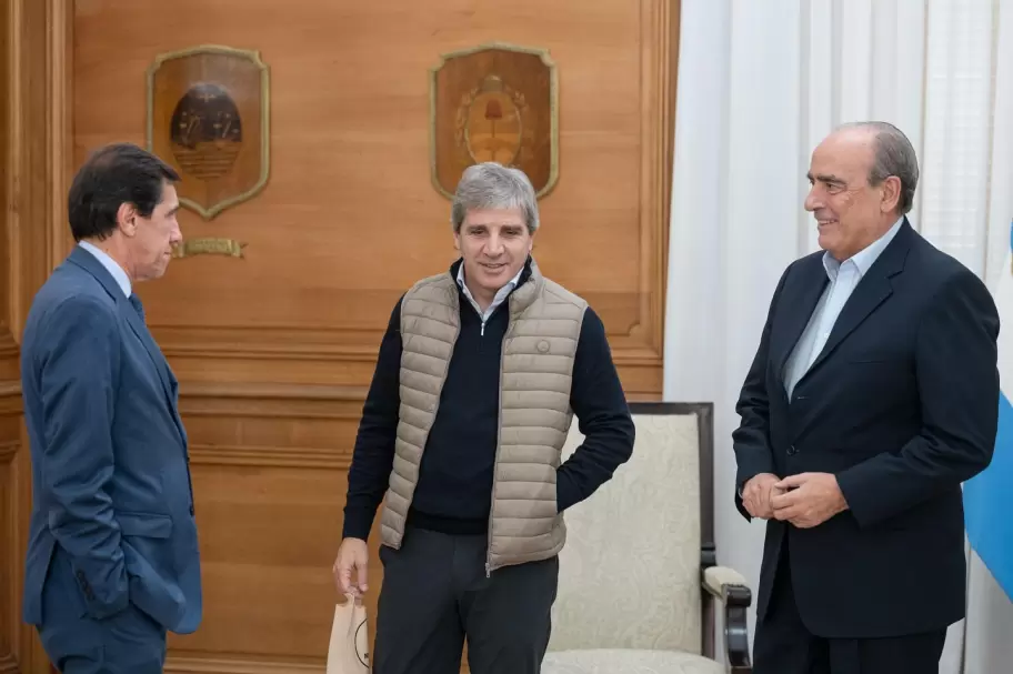 Carlos Sadir, Luis Caputo y Guillermo Francos